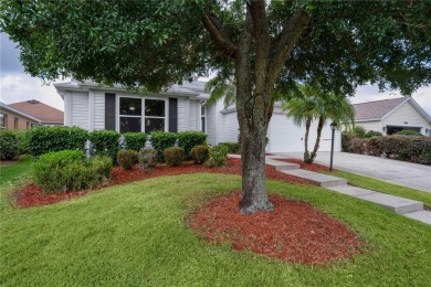 PRICED TO SELL! Move right in and start enjoying the Villages on The Links of Spruce Creek in Florida - for sale on GolfHomes.com, golf home, golf lot