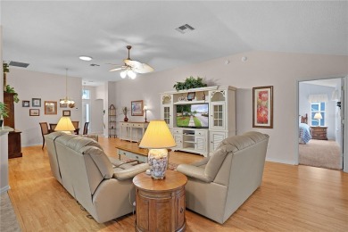 PRICED TO SELL! Move right in and start enjoying the Villages on The Links of Spruce Creek in Florida - for sale on GolfHomes.com, golf home, golf lot