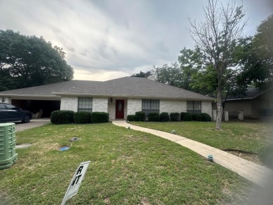 This is a well Maintained House On Schreiner Golf Course (Green on Scott Schriener Municipal Golf Course in Texas - for sale on GolfHomes.com, golf home, golf lot