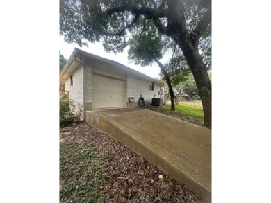 This is a well Maintained House On Schreiner Golf Course (Green on Scott Schriener Municipal Golf Course in Texas - for sale on GolfHomes.com, golf home, golf lot