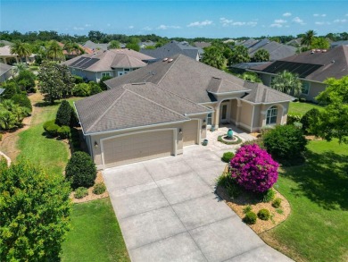 Beautifully maintained 3-bedroom, 2-bath NATCHEZ PREMIER model on The Links of Spruce Creek in Florida - for sale on GolfHomes.com, golf home, golf lot