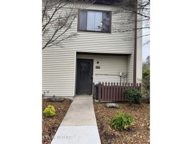 Recently updated 2-bedroom, 1.5-bath condo in Wilshire Heights on Stonehenge Golf Course in Tennessee - for sale on GolfHomes.com, golf home, golf lot
