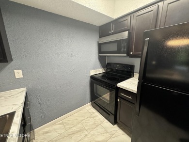 Recently updated 2-bedroom, 1.5-bath condo in Wilshire Heights on Stonehenge Golf Course in Tennessee - for sale on GolfHomes.com, golf home, golf lot