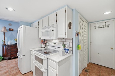 This townhome offers the perfect combination of comfort on Indian Hills Country Club in Arkansas - for sale on GolfHomes.com, golf home, golf lot