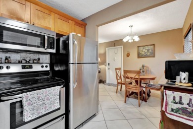 Beautiful & highly desirable 1st floor 2 bed 2 bath in fabulous on Kings Point Golf -Flanders Way in Florida - for sale on GolfHomes.com, golf home, golf lot