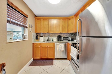 Beautiful & highly desirable 1st floor 2 bed 2 bath in fabulous on Kings Point Golf -Flanders Way in Florida - for sale on GolfHomes.com, golf home, golf lot