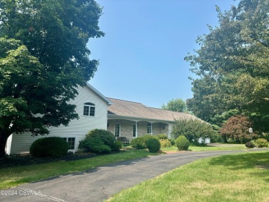 Beautiful 3 bedroom, 4 bath home situated in quiet dead end on Frosty Valley Country Club in Pennsylvania - for sale on GolfHomes.com, golf home, golf lot