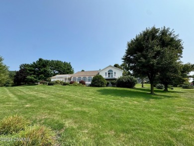 Beautiful 3 bedroom, 4 bath home situated in quiet dead end on Frosty Valley Country Club in Pennsylvania - for sale on GolfHomes.com, golf home, golf lot