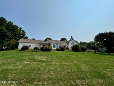 Beautiful 3 bedroom, 4 bath home situated in quiet dead end on Frosty Valley Country Club in Pennsylvania - for sale on GolfHomes.com, golf home, golf lot