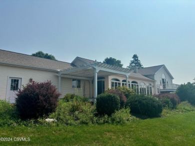 Beautiful 3 bedroom, 4 bath home situated in quiet dead end on Frosty Valley Country Club in Pennsylvania - for sale on GolfHomes.com, golf home, golf lot