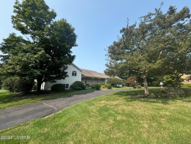 Beautiful 3 bedroom, 4 bath home situated in quiet dead end on Frosty Valley Country Club in Pennsylvania - for sale on GolfHomes.com, golf home, golf lot