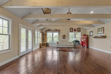 Welcome to 26 White River Ln in beautiful Holiday Island! This on Holiday Island Executive Golf Course in Arkansas - for sale on GolfHomes.com, golf home, golf lot