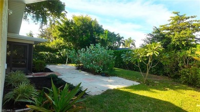 Discover this charming 3-bedroom, 2-bathroom (2 car garage) home on Lakewood Country Club in Florida - for sale on GolfHomes.com, golf home, golf lot