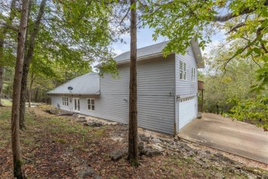 Welcome to 26 White River Ln in beautiful Holiday Island! This on Holiday Island Executive Golf Course in Arkansas - for sale on GolfHomes.com, golf home, golf lot
