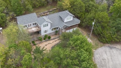 Welcome to 26 White River Ln in beautiful Holiday Island! This on Holiday Island Executive Golf Course in Arkansas - for sale on GolfHomes.com, golf home, golf lot