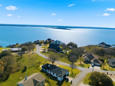 1211 Overlook Court is a well maintained 3 bedroom, 2 bath home on White Bluff Resort - Old Course in Texas - for sale on GolfHomes.com, golf home, golf lot