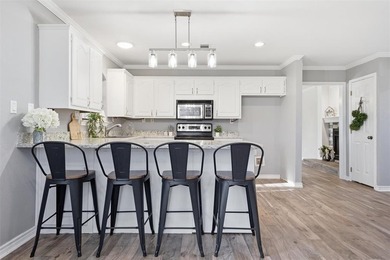 1211 Overlook Court is a well maintained 3 bedroom, 2 bath home on White Bluff Resort - Old Course in Texas - for sale on GolfHomes.com, golf home, golf lot