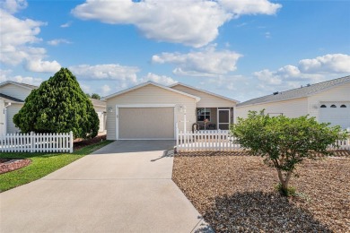 WELCOME to this PRISTINE PATIO VILLA in The Villages. This 2 on The Links of Spruce Creek in Florida - for sale on GolfHomes.com, golf home, golf lot