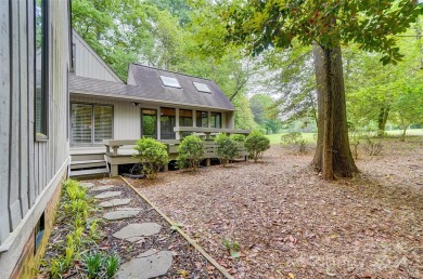 This 3 BR, 2.5 BA home is loaded w/ charm, offering hardwood on River Hills Country Club in South Carolina - for sale on GolfHomes.com, golf home, golf lot