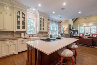 Lakefront retreat o Sunset views o Two outdoor kitchens o Steps on Reynolds Lake Oconee - The Oconee in Georgia - for sale on GolfHomes.com, golf home, golf lot