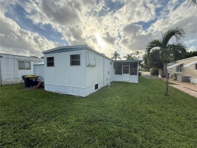 2 bedroom and 2 baths manufactured home in the beautiful on The Club at Emerald Hills in Florida - for sale on GolfHomes.com, golf home, golf lot