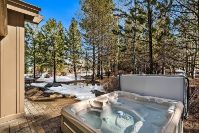 This beautifully designed Sun Forest cabin in Caldera Springs on Sunriver Caldera Springs Golf Course in Oregon - for sale on GolfHomes.com, golf home, golf lot