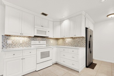 Solid  CBS pool home on desirable .25 acre corner lot just one on Turtle Creek Club in Florida - for sale on GolfHomes.com, golf home, golf lot