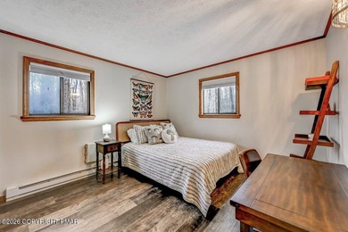 Unwind from a busy life to 1266 Longrifle. Sharing the relaxed on Lake Naomi Timber Trails Golf Club in Pennsylvania - for sale on GolfHomes.com, golf home, golf lot