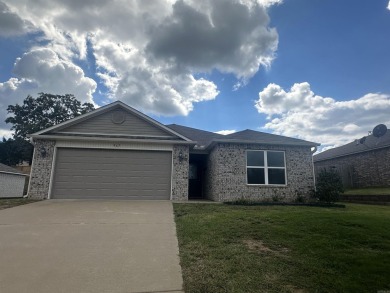 Home is vacant & ready for a new family! Open floor plan with on Greystone Country Club in Arkansas - for sale on GolfHomes.com, golf home, golf lot