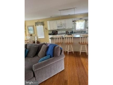 Beautifully maintained contemporary ranch, 2-3 bedrooms, 3 on Golf Academy of Delaware in Delaware - for sale on GolfHomes.com, golf home, golf lot