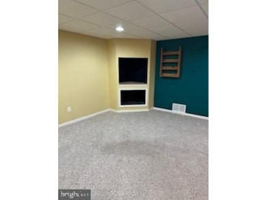 Beautifully maintained contemporary ranch, 2-3 bedrooms, 3 on Golf Academy of Delaware in Delaware - for sale on GolfHomes.com, golf home, golf lot