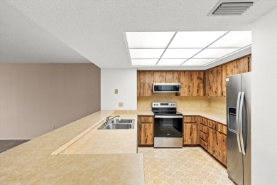 Motivated Seller! Move in ready! Open floor plan! Maintenance on Sugarmill Woods Golf and Country Club in Florida - for sale on GolfHomes.com, golf home, golf lot