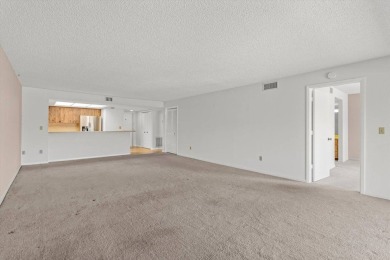 Motivated Seller! Move in ready! Open floor plan! Maintenance on Sugarmill Woods Golf and Country Club in Florida - for sale on GolfHomes.com, golf home, golf lot
