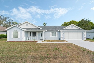This home is located in the beautiful Ocala Palms. A 55+ gated on Ocala Palms Golf and Country Club in Florida - for sale on GolfHomes.com, golf home, golf lot