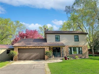 Nestled in a Cul-de-sac on a sprawling .85 acre lot this on Eagle Creek Golf Club in Minnesota - for sale on GolfHomes.com, golf home, golf lot