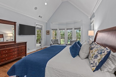 LIVE THE REYNOLDS LAKE OCONEE LIFESTYLE -- ELEGANTLY UPDATED on Reynolds Lake Oconee - The Oconee in Georgia - for sale on GolfHomes.com, golf home, golf lot