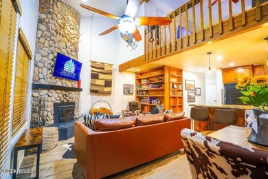 Enjoy this remodelled 2 bedroom, 2 bath, with large loft on Pinewood Country Club in Arizona - for sale on GolfHomes.com, golf home, golf lot