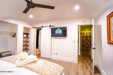 Enjoy this remodelled 2 bedroom, 2 bath, with large loft on Pinewood Country Club in Arizona - for sale on GolfHomes.com, golf home, golf lot