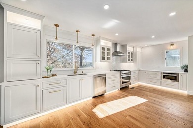 Welcome to a rare lakefront opportunity in the heart of Lee's on Lakewood Oaks Golf Club, Ltd. in Missouri - for sale on GolfHomes.com, golf home, golf lot