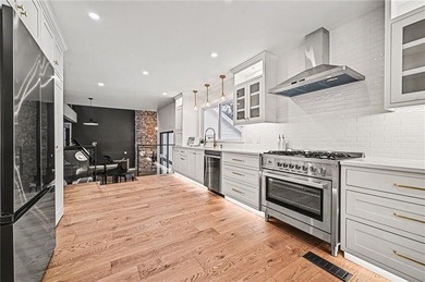 Welcome to a rare lakefront opportunity in the heart of Lee's on Lakewood Oaks Golf Club, Ltd. in Missouri - for sale on GolfHomes.com, golf home, golf lot