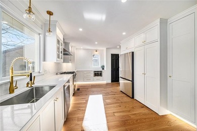 Welcome to a rare lakefront opportunity in the heart of Lee's on Lakewood Oaks Golf Club, Ltd. in Missouri - for sale on GolfHomes.com, golf home, golf lot