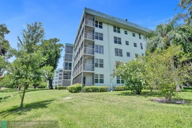 Back on the Market with a Major Price Reduction! Plus, the on Oaks Country Club in Florida - for sale on GolfHomes.com, golf home, golf lot