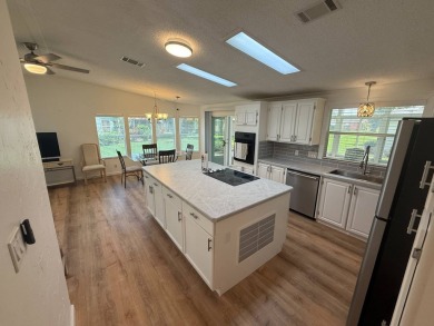 This beautifully renovated 2-bedroom, 2-bathroom, Palm Harbor on Del Tura Golf and Country Club in Florida - for sale on GolfHomes.com, golf home, golf lot