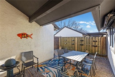 STUNNING GOLF COURSE RETREAT IN LEAWOOD! Welcome to this on Leawood South Country Club in Kansas - for sale on GolfHomes.com, golf home, golf lot