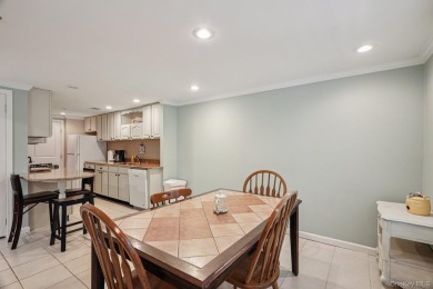 Move right into this 3 bedroom, 2.5 bath end-unit condo in a on Blue Ridge Golf Club in New York - for sale on GolfHomes.com, golf home, golf lot