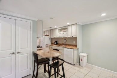 Move right into this 3 bedroom, 2.5 bath end-unit condo in a on Blue Ridge Golf Club in New York - for sale on GolfHomes.com, golf home, golf lot