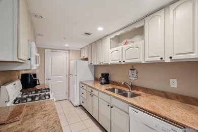 Move right into this 3 bedroom, 2.5 bath end-unit condo in a on Blue Ridge Golf Club in New York - for sale on GolfHomes.com, golf home, golf lot