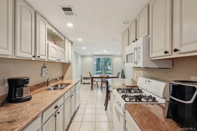 Move right into this 3 bedroom, 2.5 bath end-unit condo in a on Blue Ridge Golf Club in New York - for sale on GolfHomes.com, golf home, golf lot