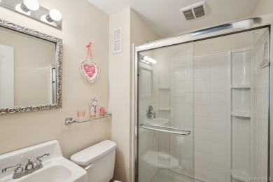 Move right into this 3 bedroom, 2.5 bath end-unit condo in a on Blue Ridge Golf Club in New York - for sale on GolfHomes.com, golf home, golf lot