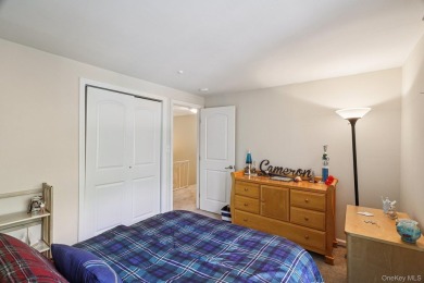 Move right into this 3 bedroom, 2.5 bath end-unit condo in a on Blue Ridge Golf Club in New York - for sale on GolfHomes.com, golf home, golf lot